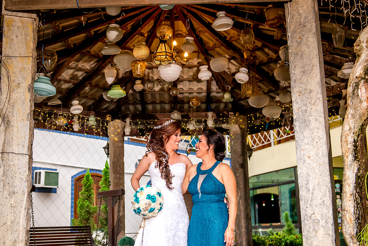 recanto alegro buffet, buque azul, noiva ruiva, dia da noiva gattos coiffeur, chacara do mosteiro, pai da noiva falecido, mãe da noiva olhando a noiva, terço da noiva, terço com foto do pai falecido. 