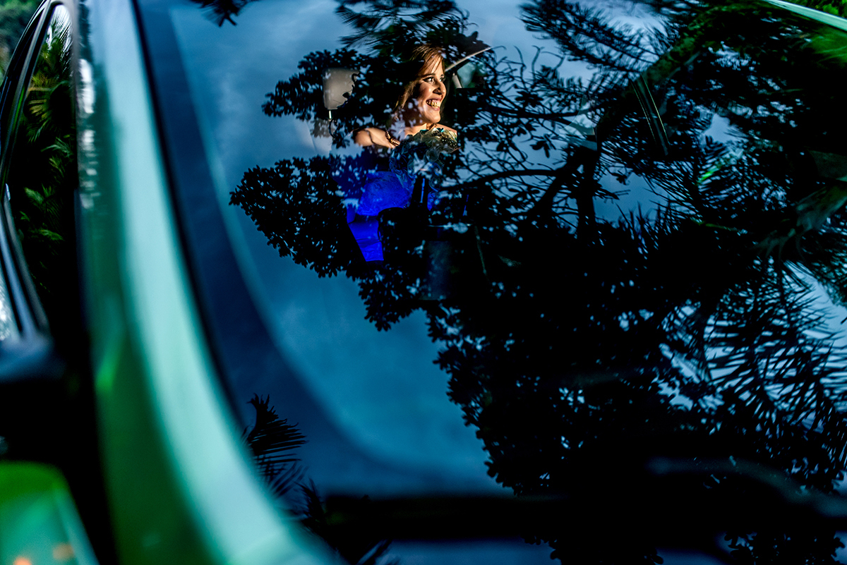 recanto alegro buffet, buque azul, noiva ruiva, dia da noiva gattos coiffeur, chacara do mosteiro, pai da noiva falecido, mãe da noiva olhando a noiva, terço da noiva, terço com foto do pai falecido. 