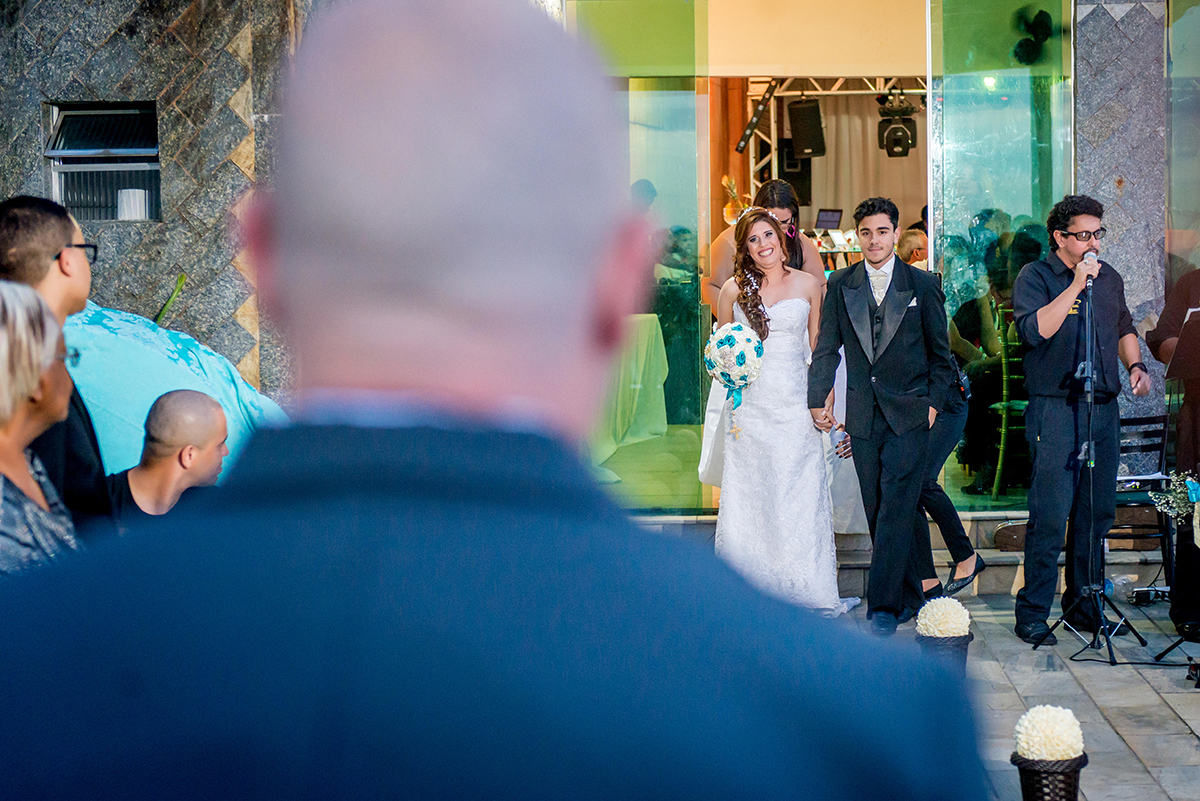 recanto alegro buffet, buque azul, noiva ruiva, dia da noiva gattos coiffeur, chacara do mosteiro, pai da noiva falecido, mãe da noiva olhando a noiva, terço da noiva, terço com foto do pai falecido. 