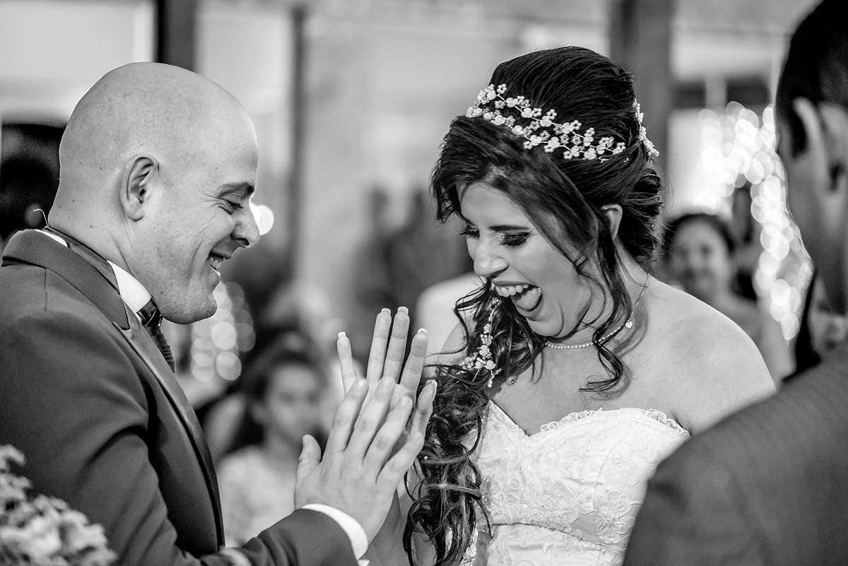 recanto alegro buffet, buque azul, noiva ruiva, dia da noiva gattos coiffeur, chacara do mosteiro, pai da noiva falecido, mãe da noiva olhando a noiva, terço da noiva, terço com foto do pai falecido. 