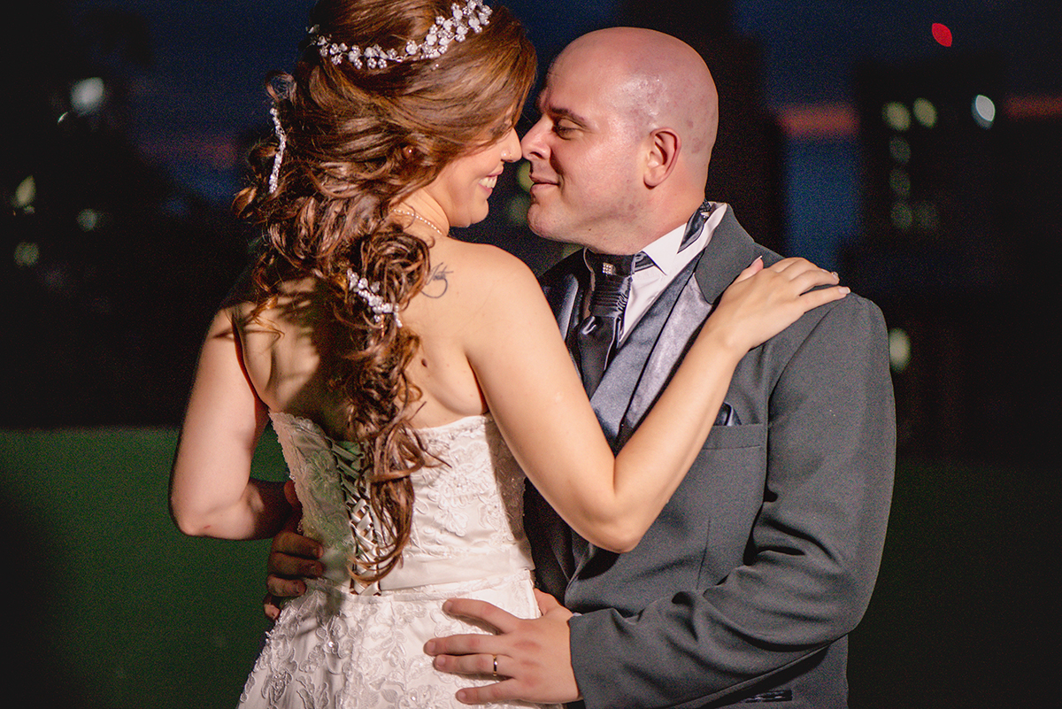 recanto alegro buffet, buque azul, noiva ruiva, dia da noiva gattos coiffeur, chacara do mosteiro, pai da noiva falecido, mãe da noiva olhando a noiva, terço da noiva, terço com foto do pai falecido. 