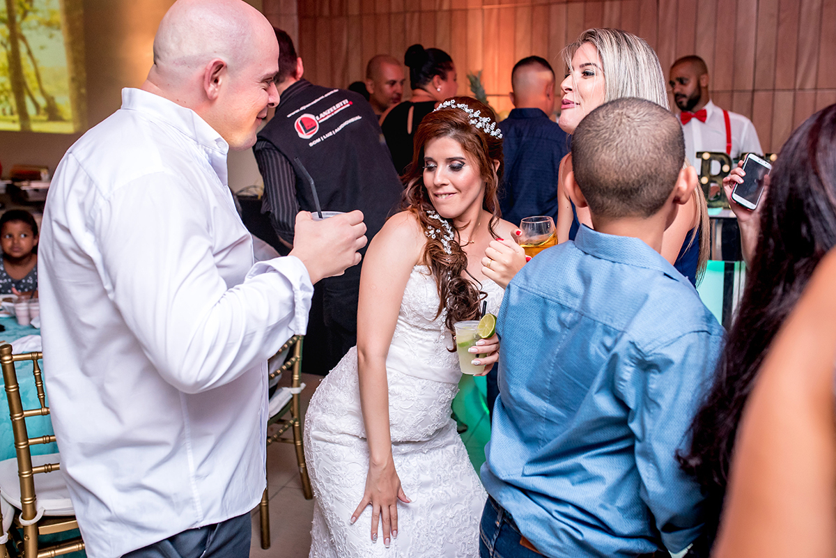 recanto alegro buffet, buque azul, noiva ruiva, dia da noiva gattos coiffeur, chacara do mosteiro, pai da noiva falecido, mãe da noiva olhando a noiva, terço da noiva, terço com foto do pai falecido. 