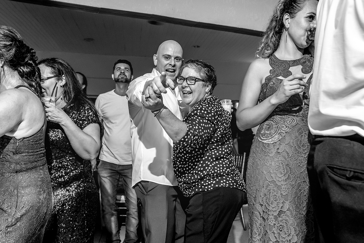 recanto alegro buffet, buque azul, noiva ruiva, dia da noiva gattos coiffeur, chacara do mosteiro, pai da noiva falecido, mãe da noiva olhando a noiva, terço da noiva, terço com foto do pai falecido. 