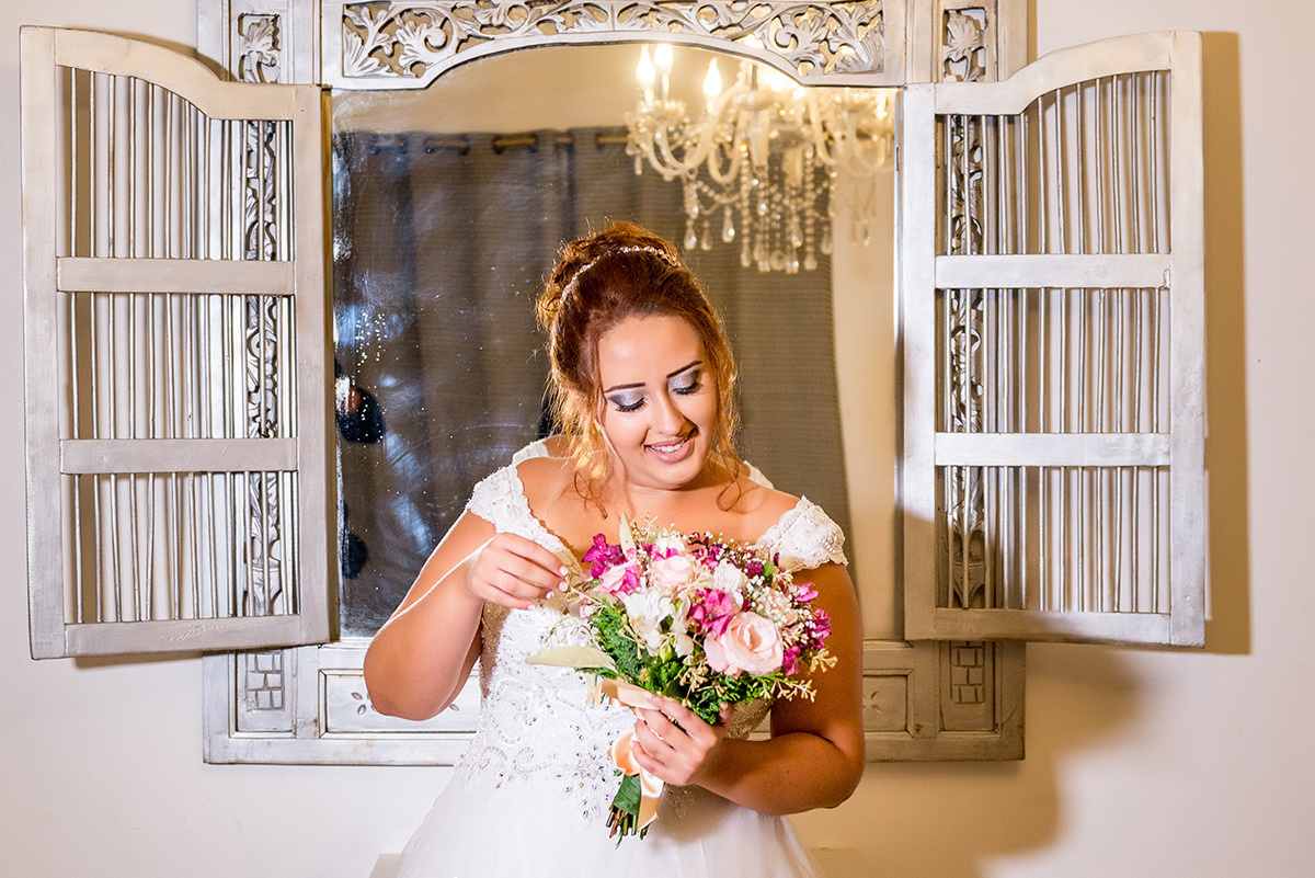 
buffet dilma, noiva ruiva, maquigem para noiva, brinde casamento, buque de rosas, veu e gravata, casmento em são vicente, carrinho de brigadeiro na festa, festa de casamento, fotografos em são vicente, fotojornalismo em casamento, fotos espontaneas em ca
