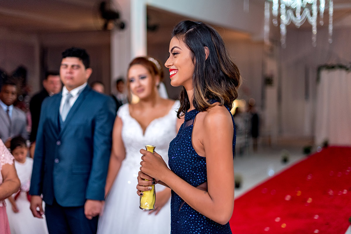 
buffet dilma, noiva ruiva, maquigem para noiva, brinde casamento, buque de rosas, veu e gravata, casmento em são vicente, carrinho de brigadeiro na festa, festa de casamento, fotografos em são vicente, fotojornalismo em casamento, fotos espontaneas em ca