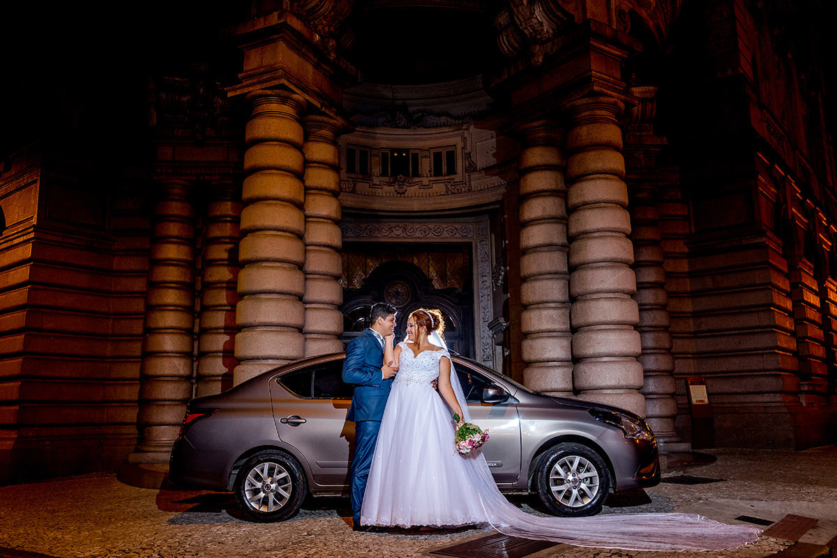 
buffet dilma, noiva ruiva, maquigem para noiva, brinde casamento, buque de rosas, veu e gravata, casmento em são vicente, carrinho de brigadeiro na festa, festa de casamento, fotografos em são vicente, fotojornalismo em casamento, fotos espontaneas em ca