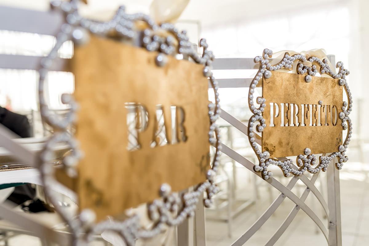 
buffet dilma, noiva ruiva, maquigem para noiva, brinde casamento, buque de rosas, veu e gravata, casmento em são vicente, carrinho de brigadeiro na festa, festa de casamento, fotografos em são vicente, fotojornalismo em casamento, fotos espontaneas em ca