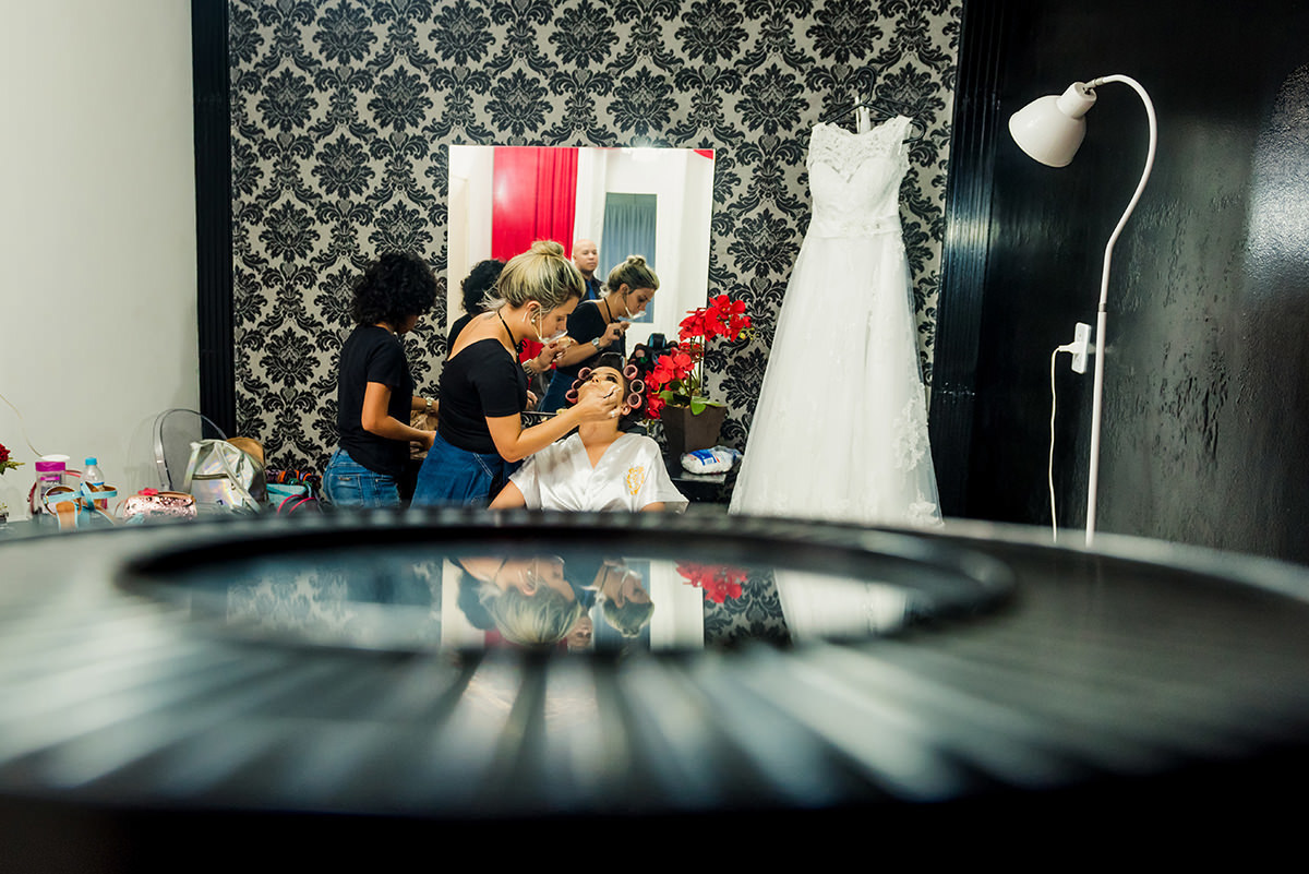 
noiva, vestido de noiva, buque de noiva rosa, buque de noiva vermelho, buque de noiva azul, terno de noivo,terno de noivo azul, terno de noivo preto, terno de noivo vinho, fotojornalismo, os melhores fotografos de casamento, 