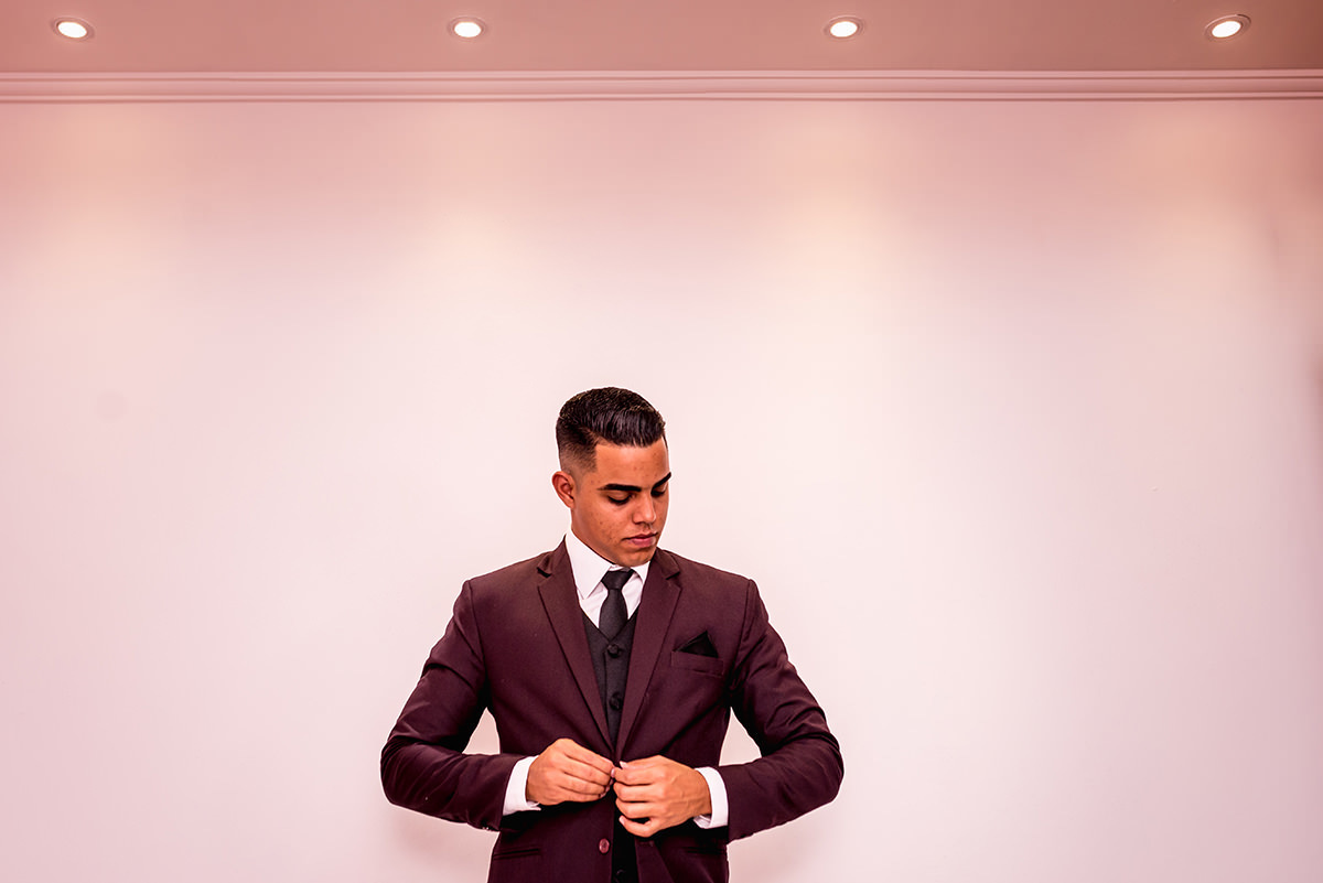 
noiva, vestido de noiva, buque de noiva rosa, buque de noiva vermelho, buque de noiva azul, terno de noivo,terno de noivo azul, terno de noivo preto, terno de noivo vinho, fotojornalismo, os melhores fotografos de casamento, 