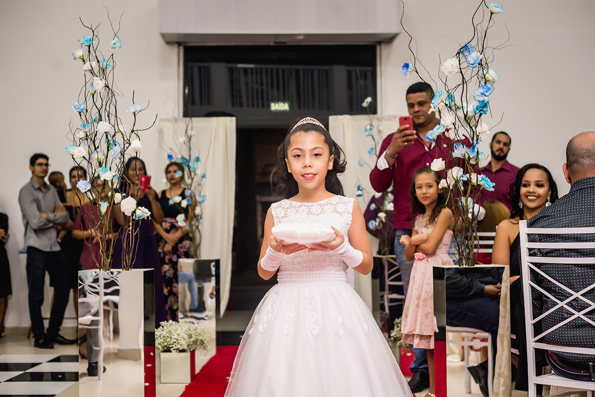 
noiva, vestido de noiva, buque de noiva rosa, buque de noiva vermelho, buque de noiva azul, terno de noivo,terno de noivo azul, terno de noivo preto, terno de noivo vinho, fotojornalismo, os melhores fotografos de casamento, 