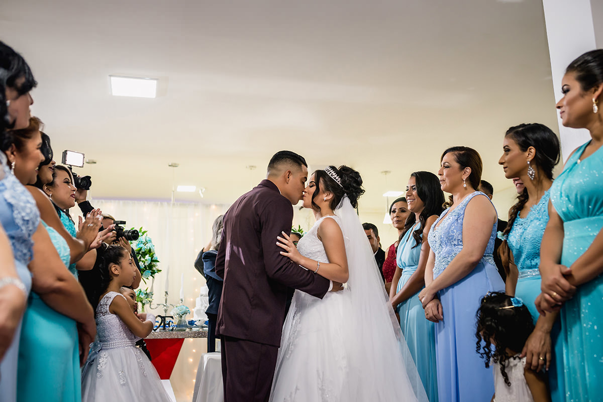 
noiva, vestido de noiva, buque de noiva rosa, buque de noiva vermelho, buque de noiva azul, terno de noivo,terno de noivo azul, terno de noivo preto, terno de noivo vinho, fotojornalismo, os melhores fotografos de casamento, 