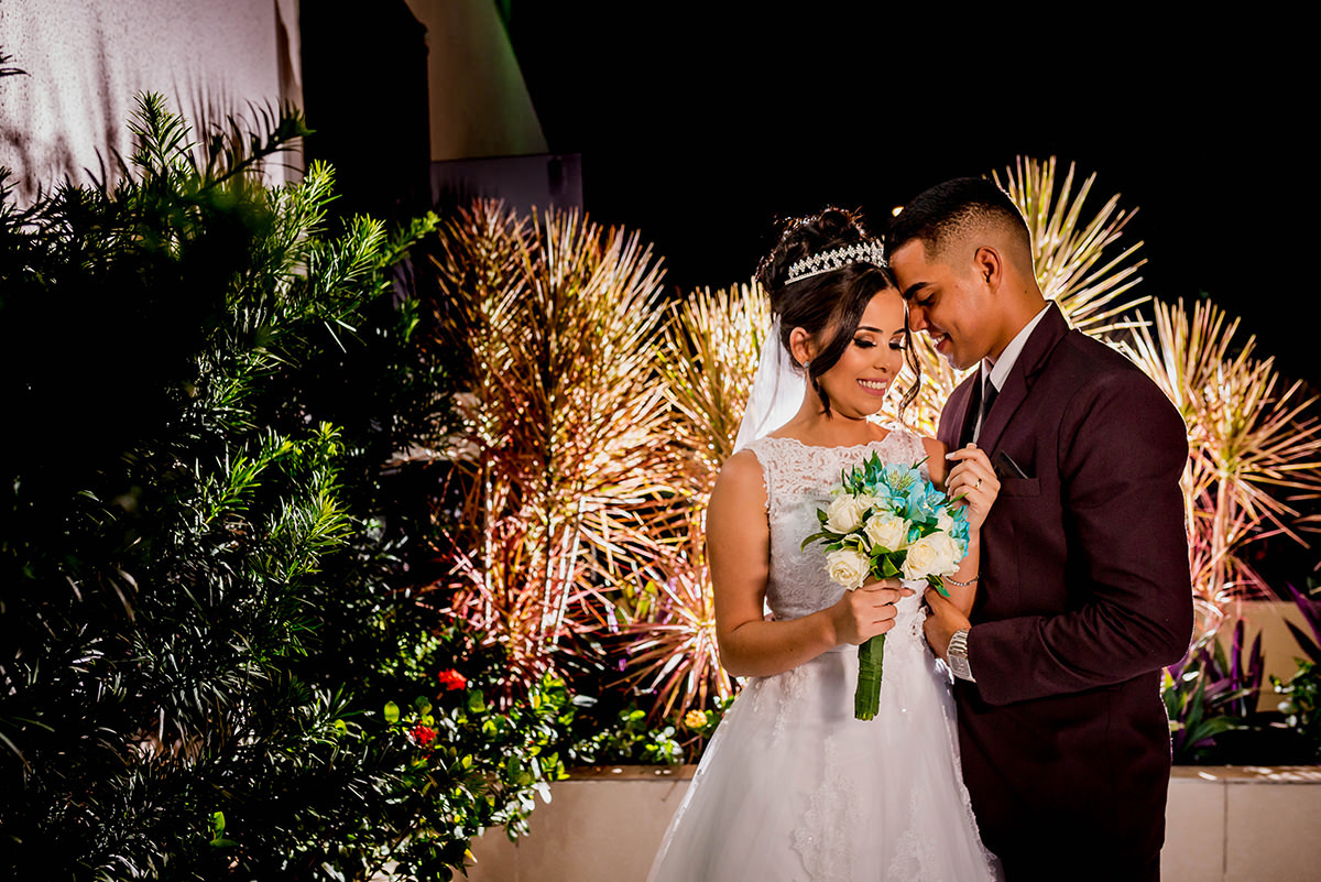 
noiva, vestido de noiva, buque de noiva rosa, buque de noiva vermelho, buque de noiva azul, terno de noivo,terno de noivo azul, terno de noivo preto, terno de noivo vinho, fotojornalismo, os melhores fotografos de casamento, 