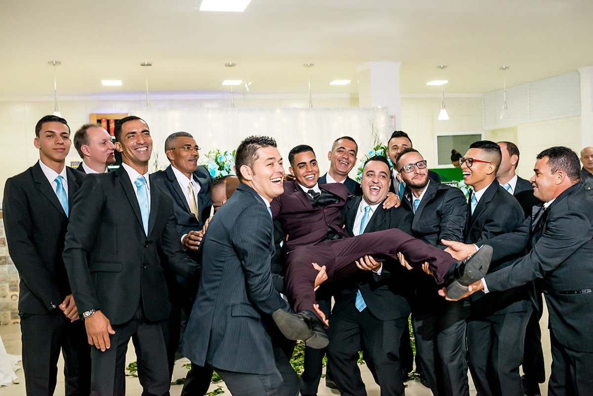 
noiva, vestido de noiva, buque de noiva rosa, buque de noiva vermelho, buque de noiva azul, terno de noivo,terno de noivo azul, terno de noivo preto, terno de noivo vinho, fotojornalismo, os melhores fotografos de casamento, 