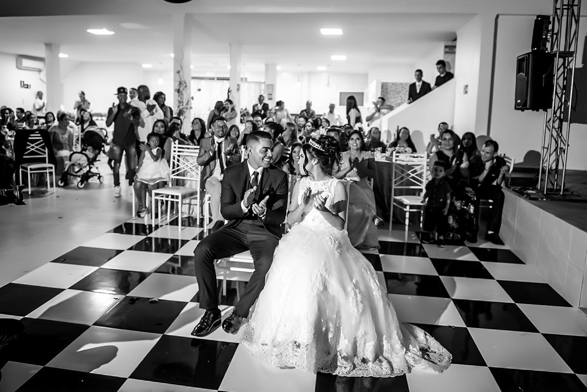 
noiva, vestido de noiva, buque de noiva rosa, buque de noiva vermelho, buque de noiva azul, terno de noivo,terno de noivo azul, terno de noivo preto, terno de noivo vinho, fotojornalismo, os melhores fotografos de casamento, 