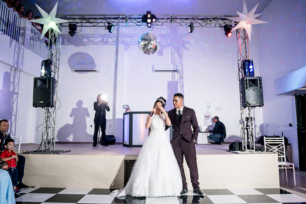 
noiva, vestido de noiva, buque de noiva rosa, buque de noiva vermelho, buque de noiva azul, terno de noivo,terno de noivo azul, terno de noivo preto, terno de noivo vinho, fotojornalismo, os melhores fotografos de casamento, 