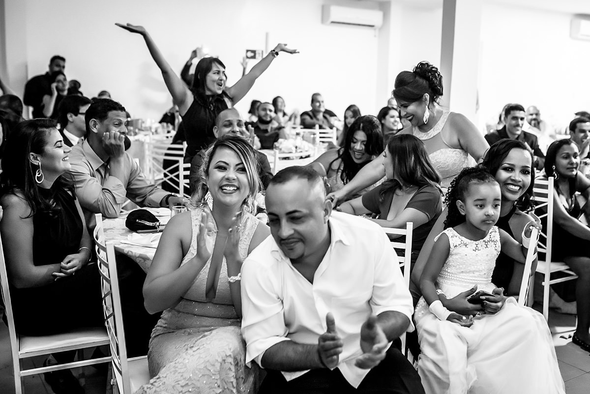 
noiva, vestido de noiva, buque de noiva rosa, buque de noiva vermelho, buque de noiva azul, terno de noivo,terno de noivo azul, terno de noivo preto, terno de noivo vinho, fotojornalismo, os melhores fotografos de casamento, 