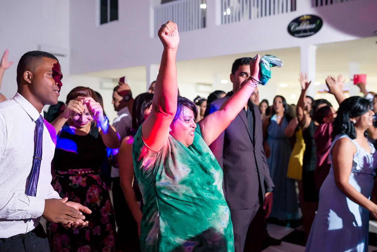 
noiva, vestido de noiva, buque de noiva rosa, buque de noiva vermelho, buque de noiva azul, terno de noivo,terno de noivo azul, terno de noivo preto, terno de noivo vinho, fotojornalismo, os melhores fotografos de casamento, 