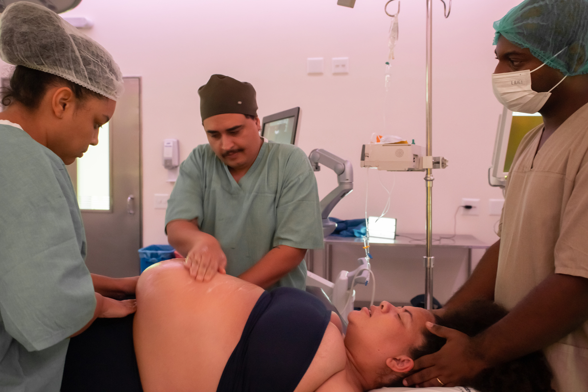 virando o bebê pélvico na barriga