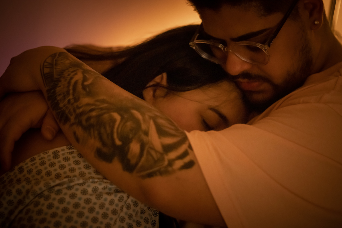 casal conectado no trabalho de parto