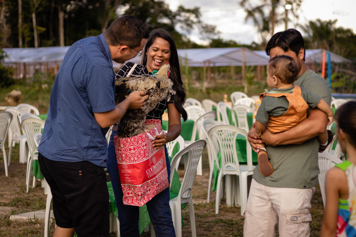 amigos; presente; roça; festa na roça; fazenda; aniversário;