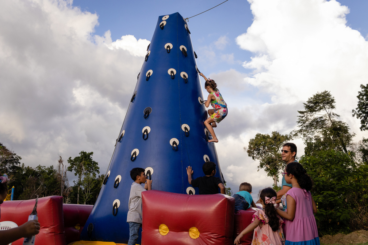 amigos; presente; roça; festa na roça; fazenda; aniversário; crianças;