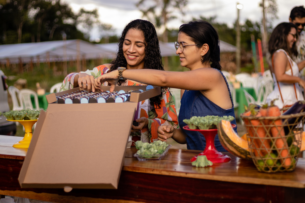 amigas; festa na fazenda; roça;