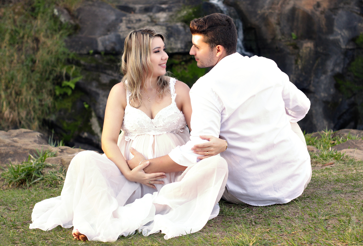fazenda - ipanema - Sorocaba- São Paulo - Iperó - ensaio de gestante- fotografia de gestante - gravida - roupas para ensaio gestante- foto- de gestante - cachoeira- gestante - foto de cachoeira gestante