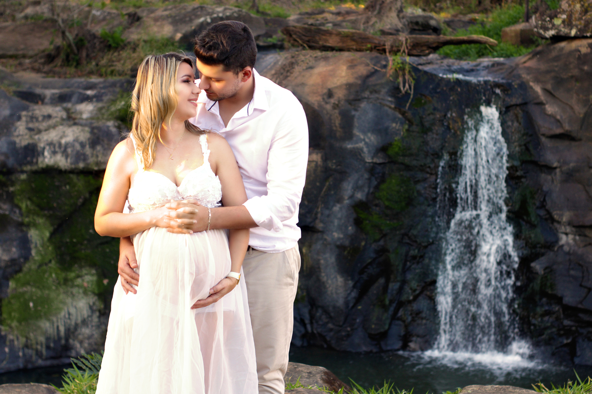 fazenda - ipanema - Sorocaba- São Paulo - Iperó - ensaio de gestante- fotografia de gestante - gravida - roupas para ensaio gestante- foto- de gestante - cachoeira- gestante 