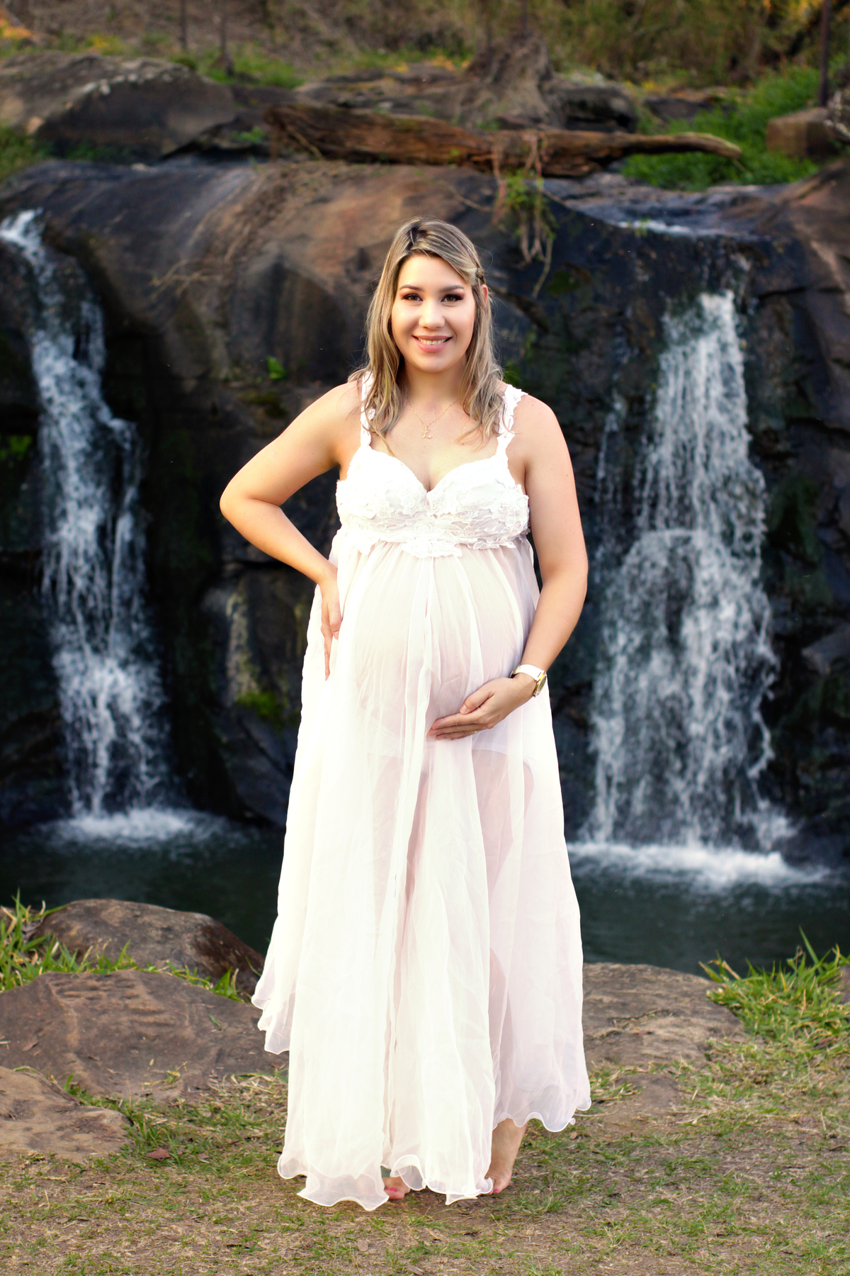 fazenda - ipanema - Sorocaba- São Paulo - Iperó - ensaio de gestante- fotografia de gestante - gravida - roupas para ensaio gestante- foto- de gestante - cachoeira- gestante 