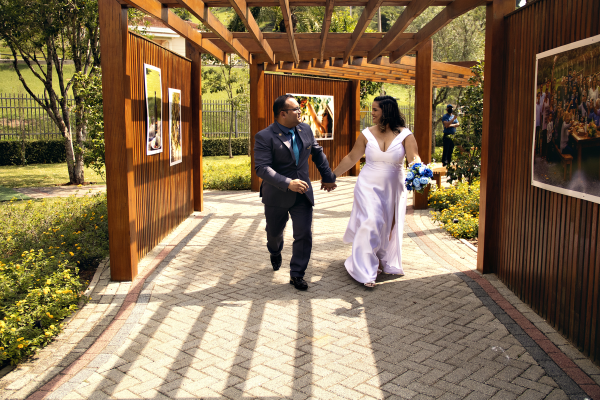 iva - noivo  - fotos  pós casamento  -São Roque - São Paulo - Rota do Vinho - foto de casamento - casamento - dança dos noivos - corrida 