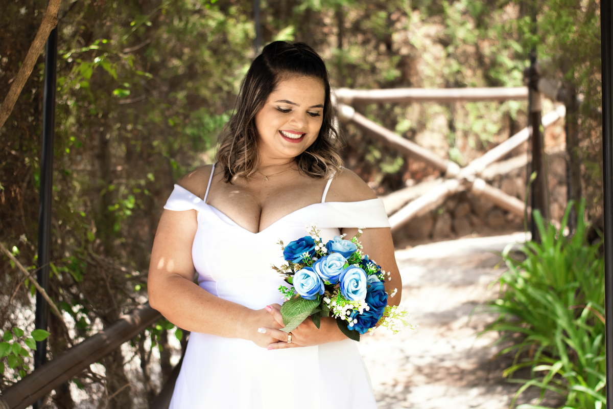 noiva -buquÊ azul - fotos  pós casamento  -São Roque - São Paulo - Rota ldo Vinho - foto de casamento - casamento 