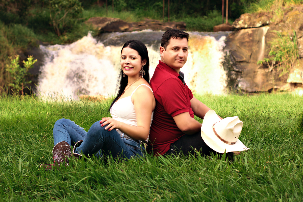 Pré Wedding - Fazenda Ipanema - fotos de casamento- fazenda ipanema - casamento - fotografia de casamento - casamento country - cowgirl - cowboy - cachoeira - fotos na cachoeira  