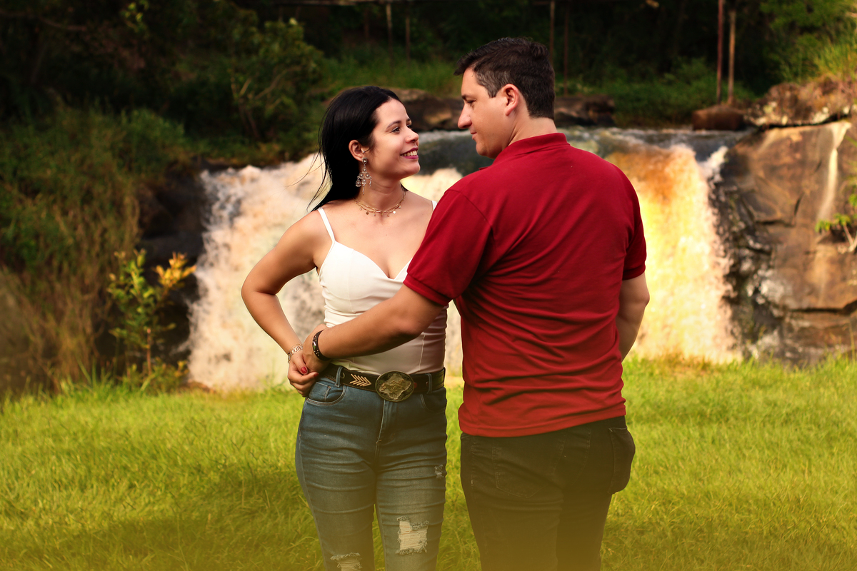 Pré Wedding - Fazenda Ipanema - fotos de casamento- fazenda ipanema - casamento - fotografia de casamento - asamento country - cowgirl - cowboy - cachoeira - fotos na cachoeira  