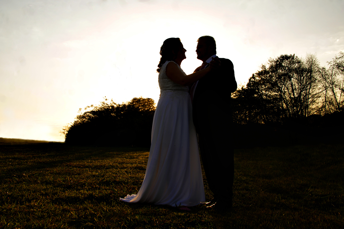 pré wedding- arvore vermelha - sol - casamento - casamento cívil - noiva- bueque - noivo  votorantim - sao paulo - salto - sao paulo - por do sol 