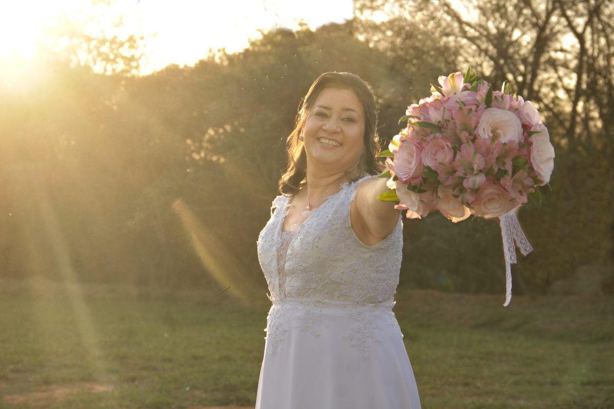 pré wedding- arvore vermelha - sol - casamento - casamento cívil - noiva- bueque - noivo  votorantim - sao paulo - salto - sao paulo - buque 