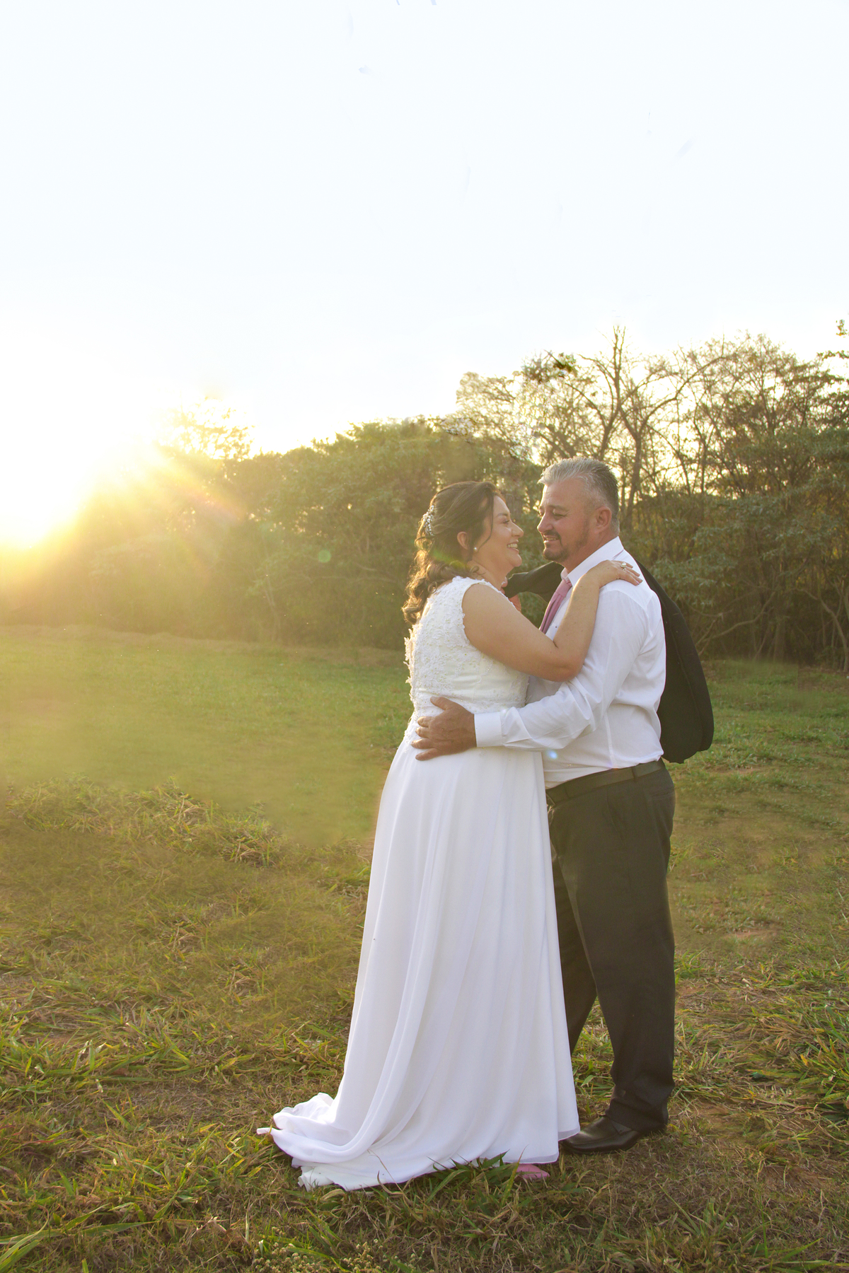 pré wedding- arvore vermelha - sol - casamento - casamento cívil - noiva- bueque - noivo  votorantim - sao paulo - salto - sao paulo 