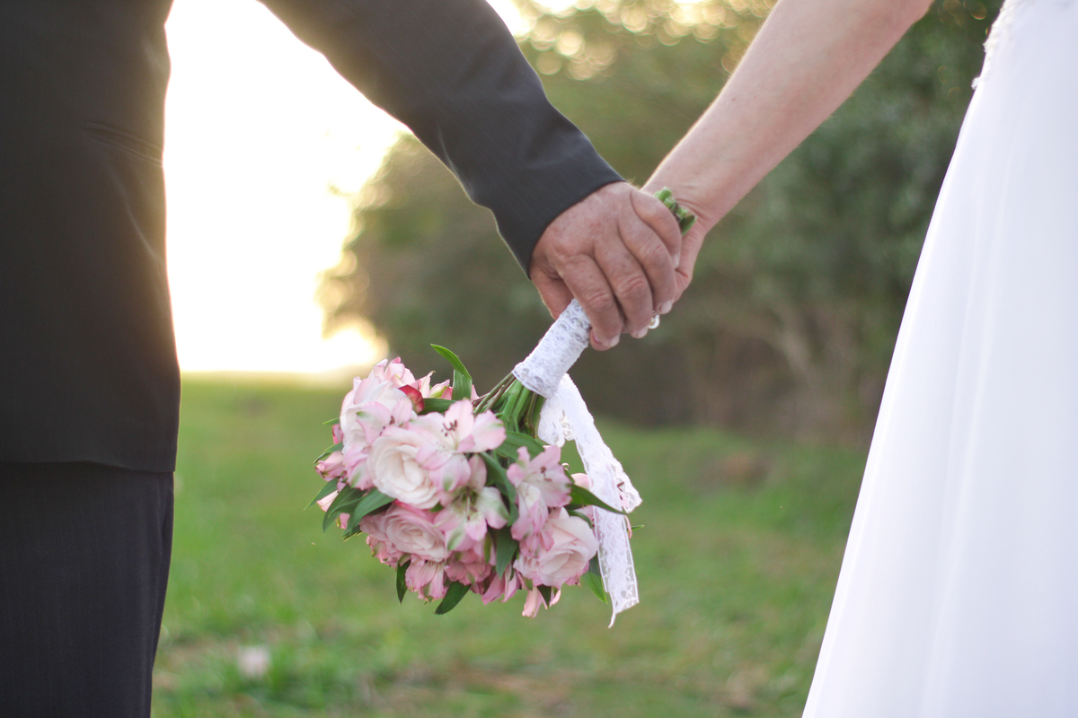 pré wedding- arvore vermelha - sol - casamento - casamento cívil - noiva- bueque - noivo  votorantim - sao paulo - salto - sao paulo 