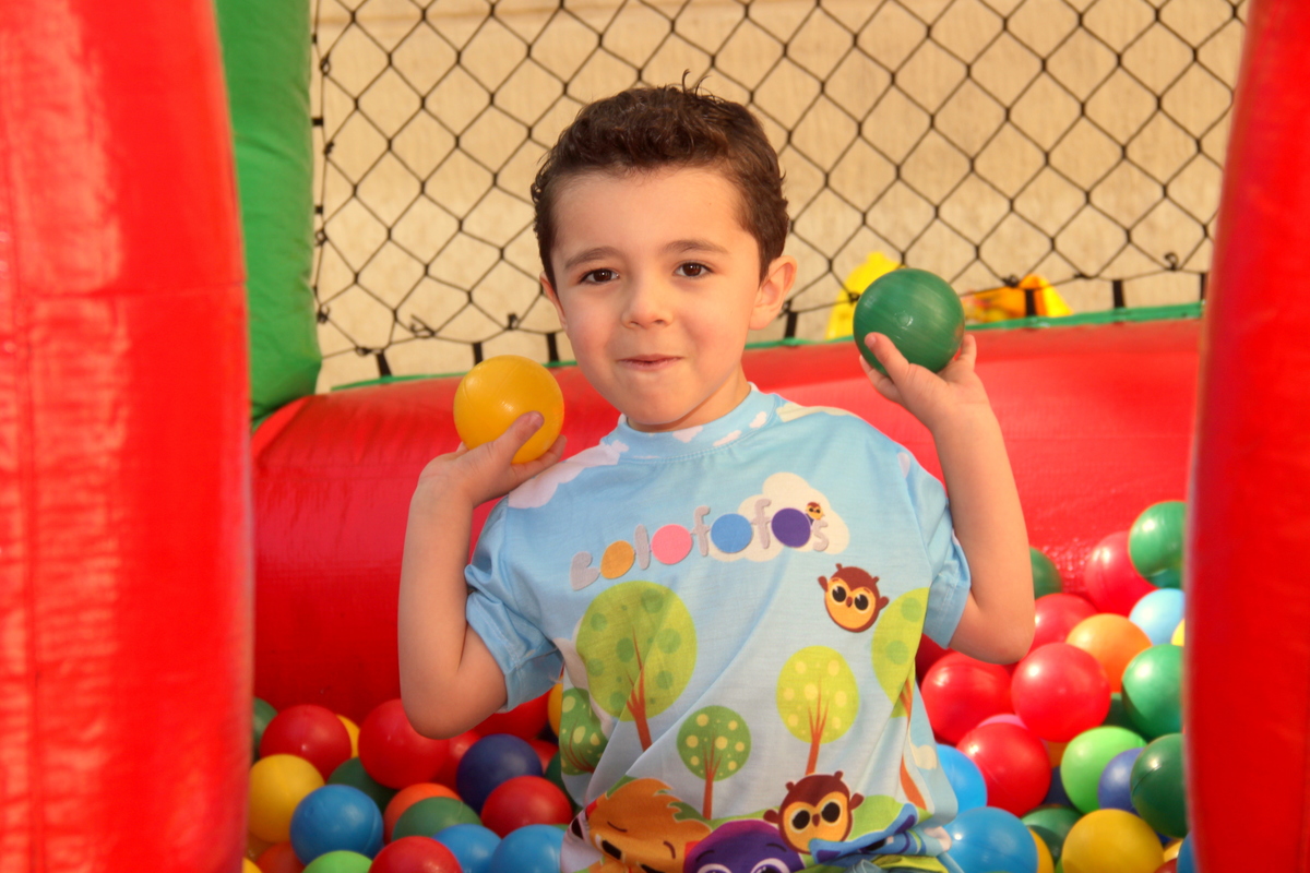 aniversario de criança - aniversario infantil - bolofofo - 2 anos - foto de aniversário - piscina de bolinha 