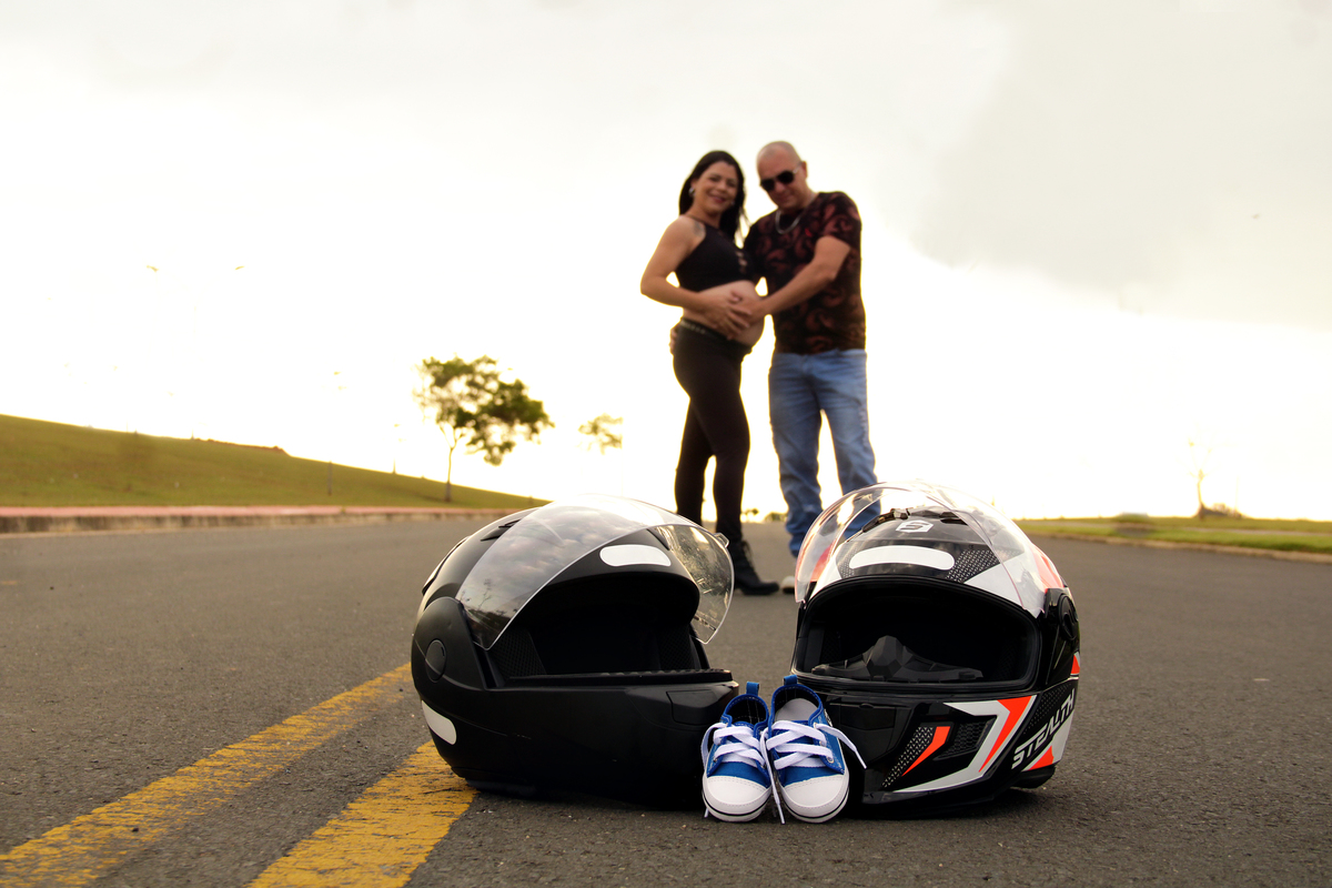 ensaio gestante - foto de gestante - foto de gravida - votorantim - são paulo- moto - ensaio de moto - mãe de menino- pai de menino 