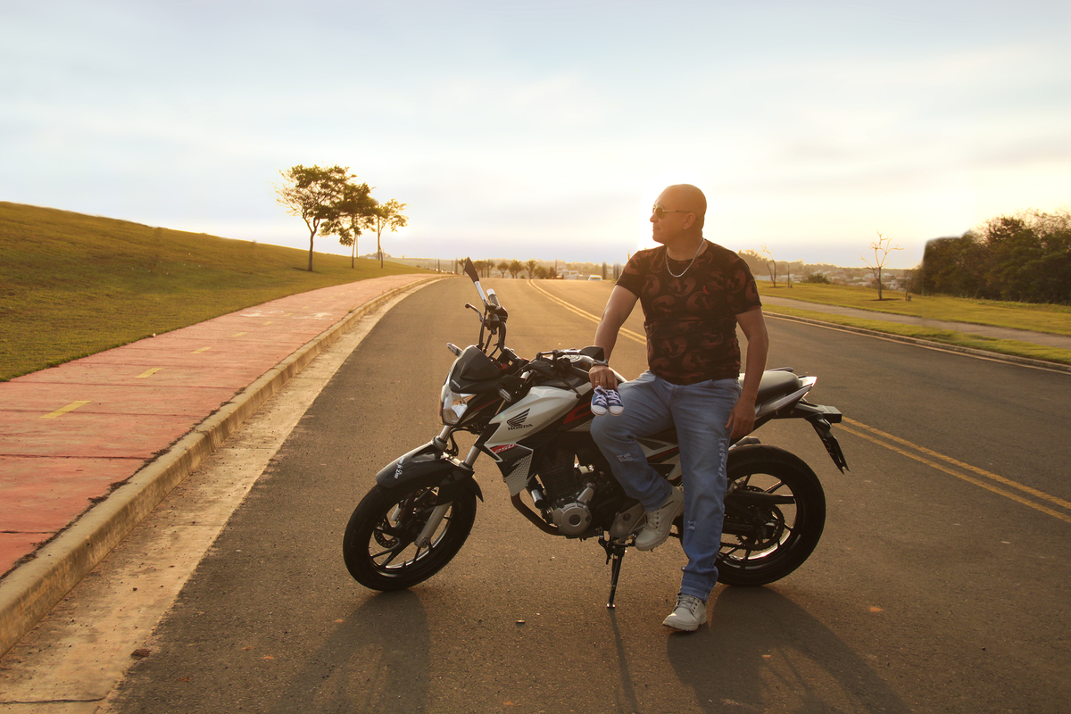 ensaio gestante - foto de gestante - foto de gravida - votorantim - são paulo- moto - ensaio de moto - mãe de menino
