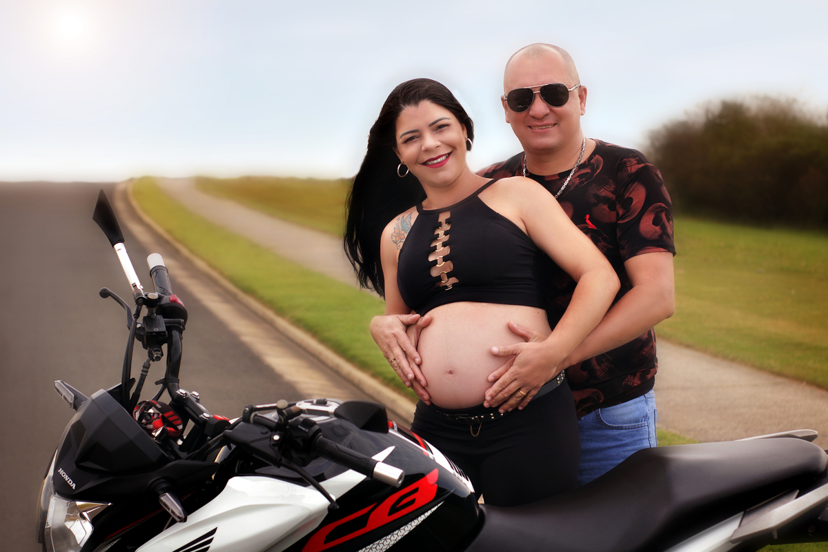 ensaio gestante - foto de gestante - foto de gravida - votorantim - são paulo- moto - ensaio de moto - mãe de menino- pai de menino 