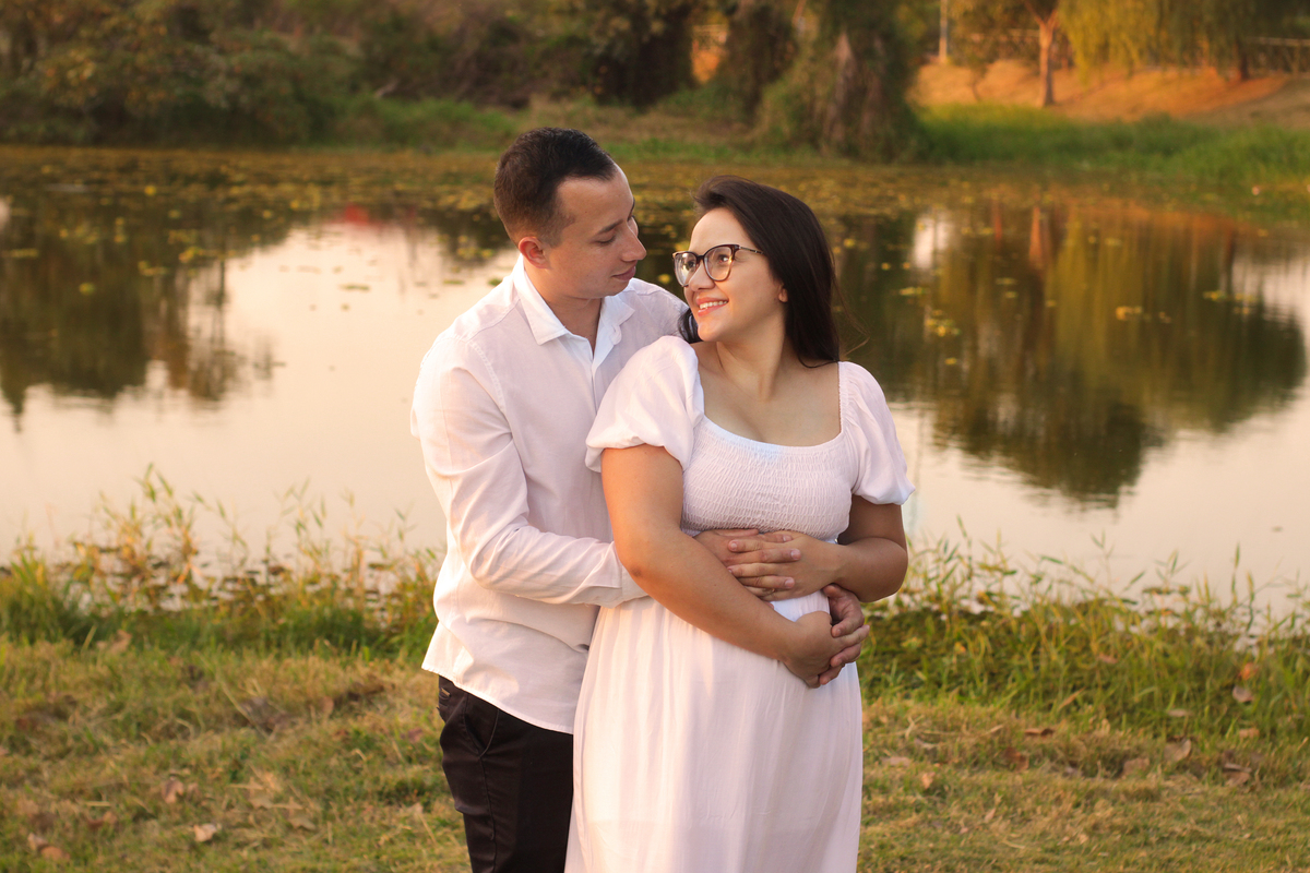 parque das águas - sorocaba - são paulo - mãe de menino - mãe de menina - foto de família - ensaio de gestante externo - por do sol 