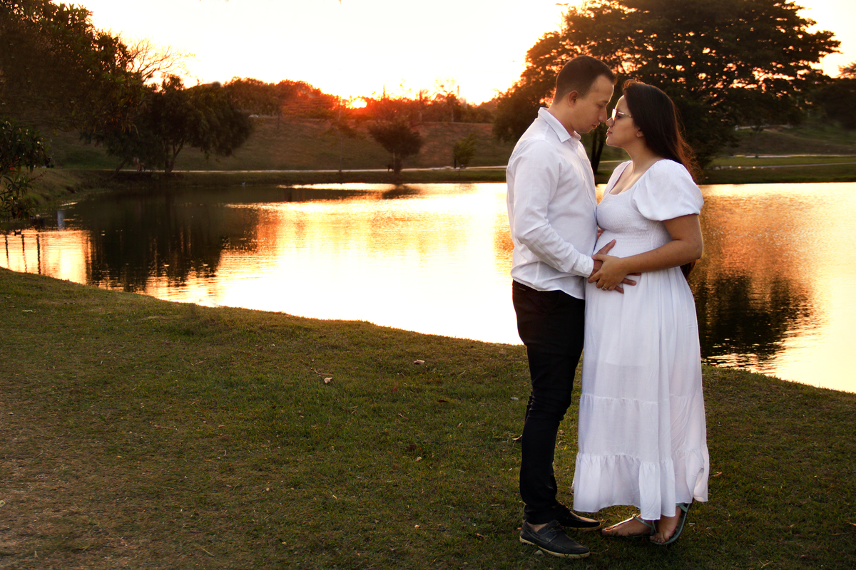 parque das águas - sorocaba - são paulo - mãe de menino - mãe de menina - foto de família - ensaio de gestante externo - por do sol 