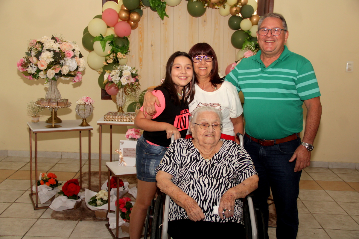 aniversario - 95 anos - festa de aniversario - foto de aniversario - fotografia de aniversario - fotografia de festa - foto de familia- fotografia de familia 