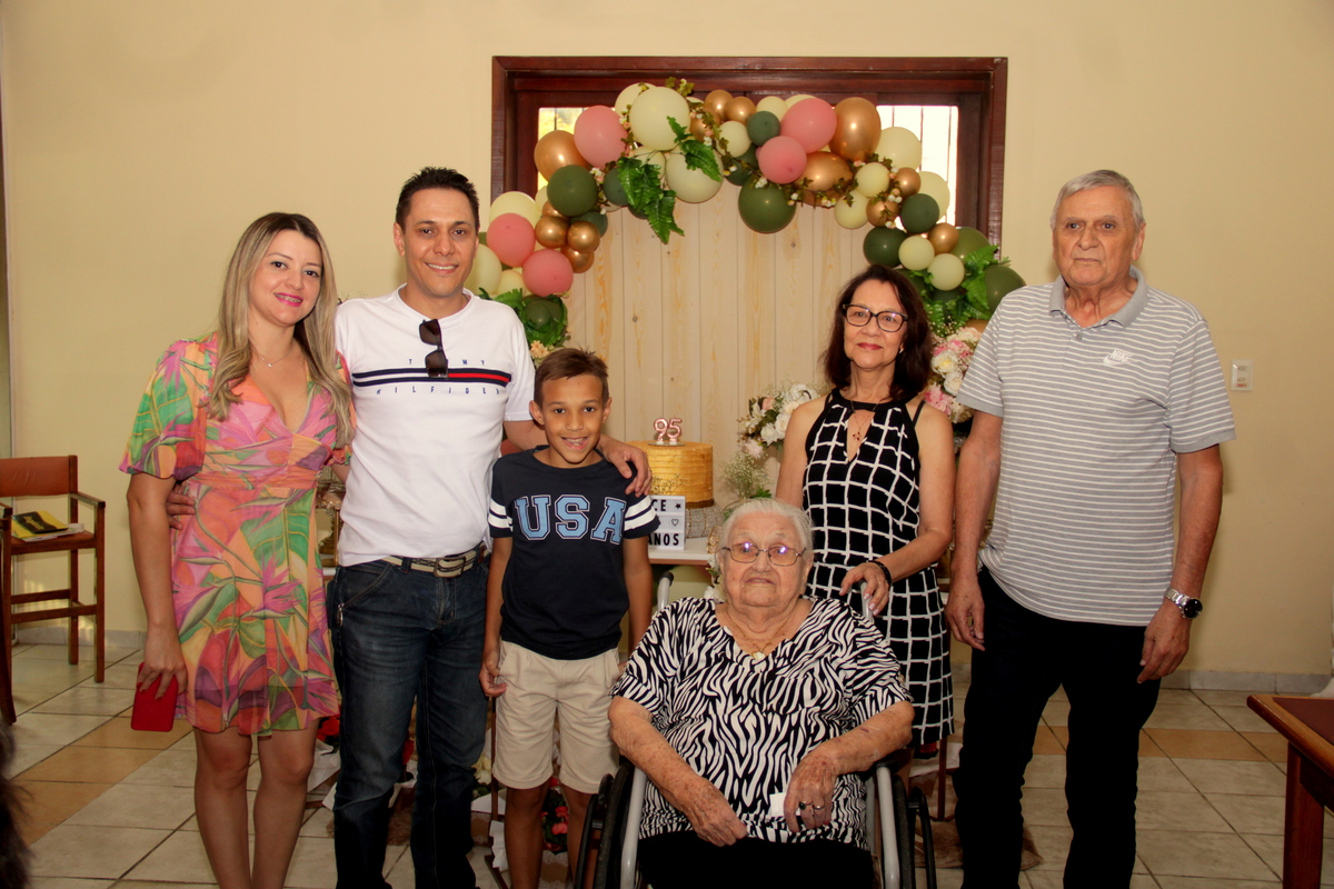 aniversario - 95 anos - festa de aniversario - foto de aniversario - fotografia de aniversario - fotografia de festa - foto de familia- fotografia de familia 