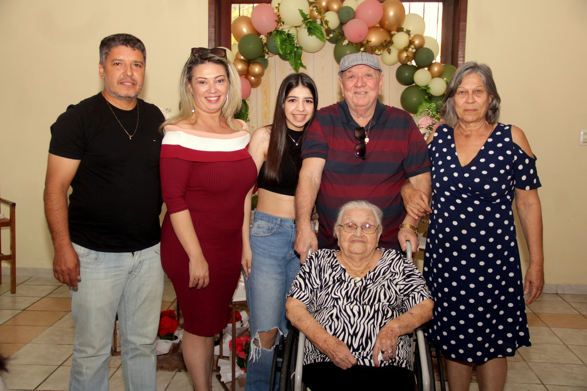 aniversario - 95 anos - festa de aniversario - foto de aniversario - fotografia de aniversario - fotografia de festa - foto de familia- fotografia de familia 