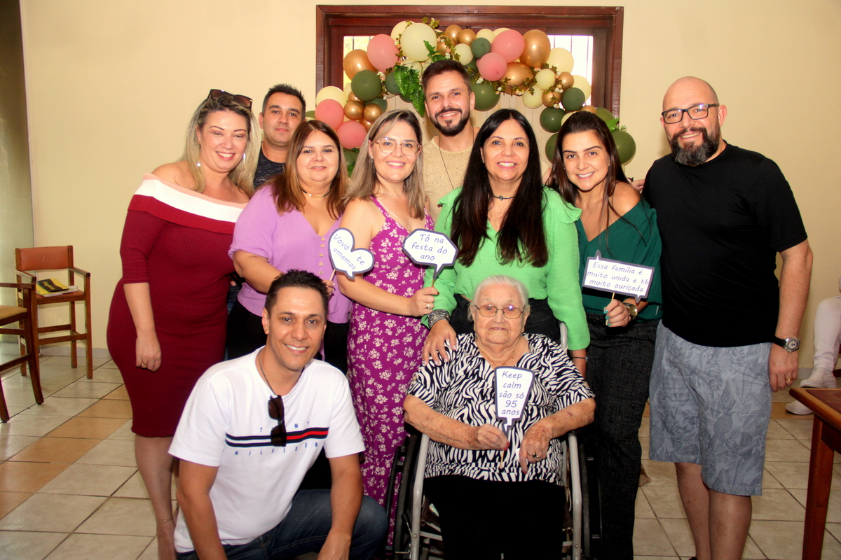 aniversario - 95 anos - festa de aniversario - foto de aniversario - fotografia de aniversario - fotografia de festa - foto de familia- fotografia de familia 