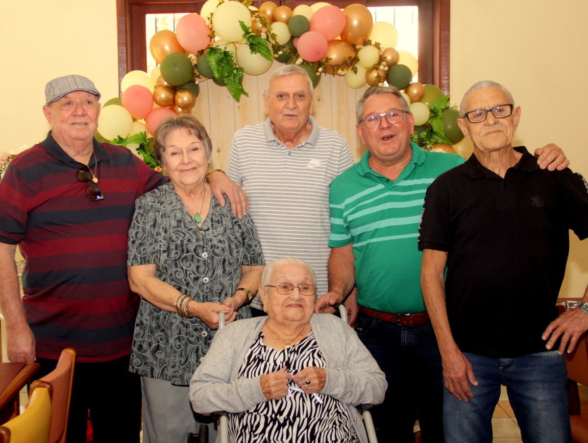 aniversario - 95 anos - festa de aniversario - foto de aniversario - fotografia de aniversario - fotografia de festa - foto de família 