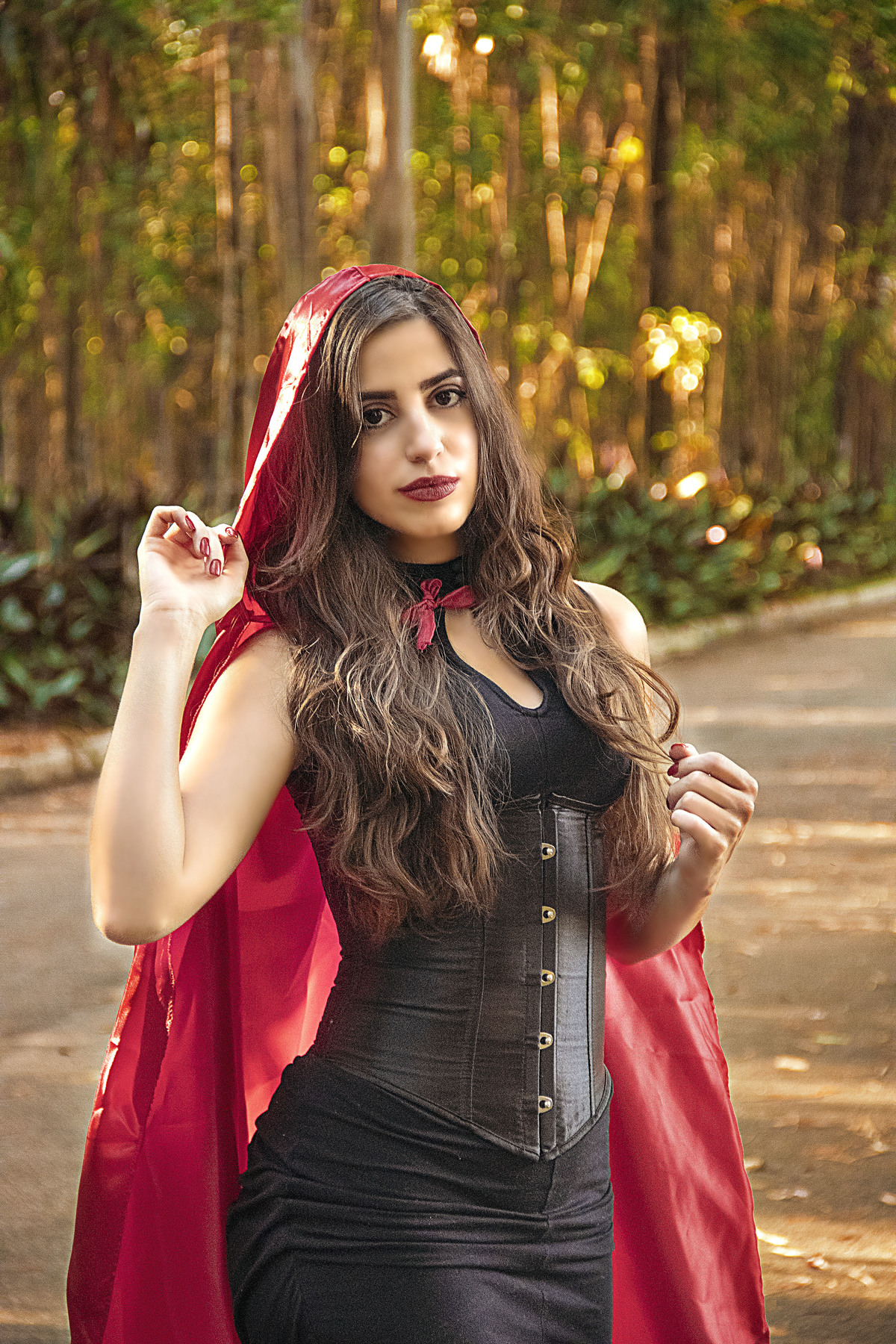 ensaio tematico- ensaio feminino - ensaio externo - chapeuzinho vermelho.