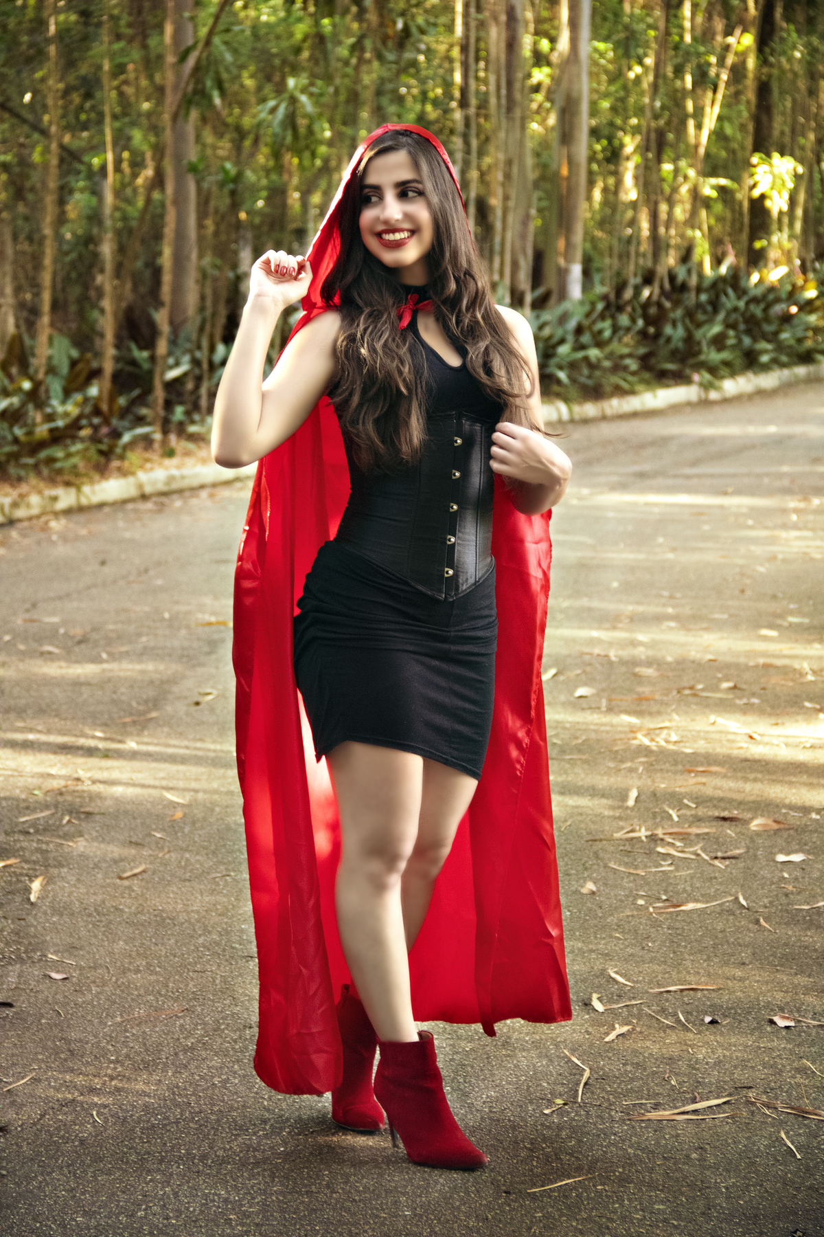 ensaio tematico- ensaio feminino - ensaio externo - chapeuzinho vermelho.